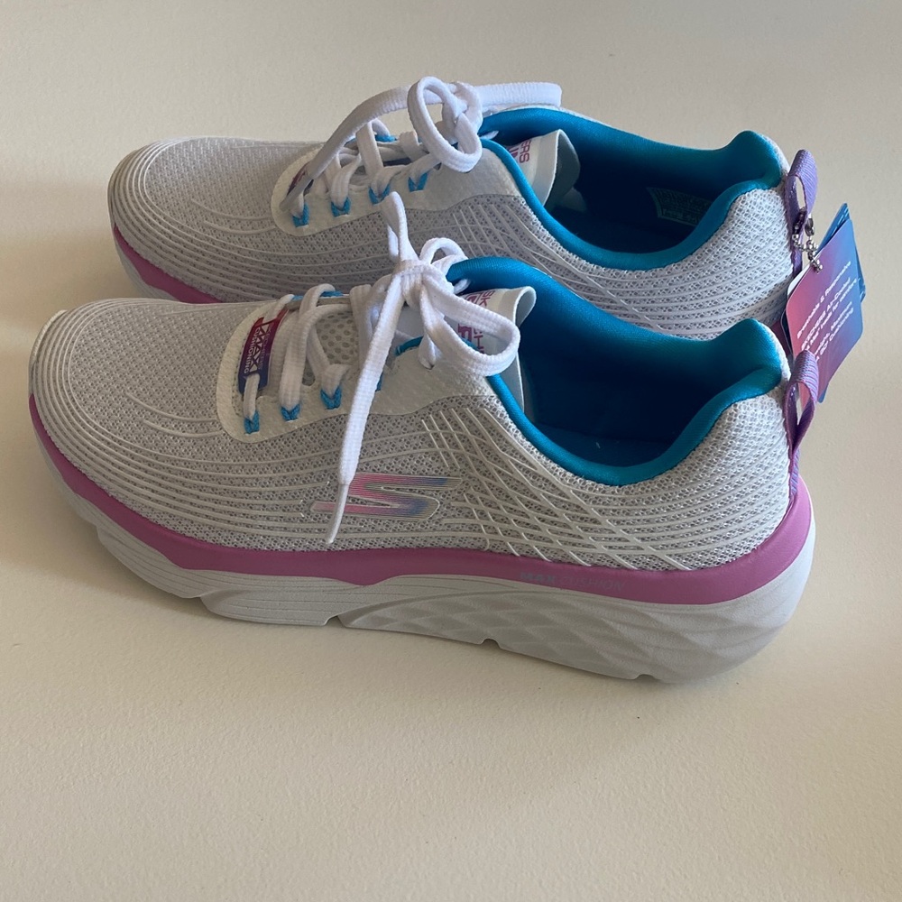 Skechers Women's White and Pink Sneakers.  Sz 7.5.  NWOB. Box12